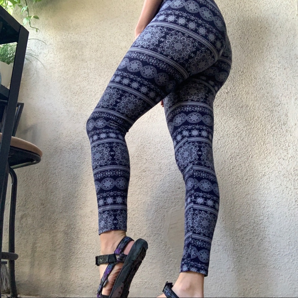 Blue Paisley Print Leggings